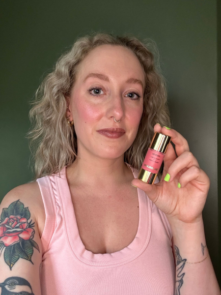 allure editor kara mcgrath wearing and holding Hourglass Unreal Liquid Blush
